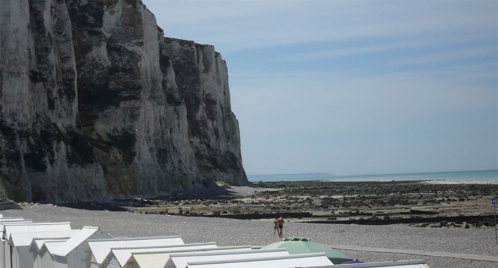 La plage et les falaises