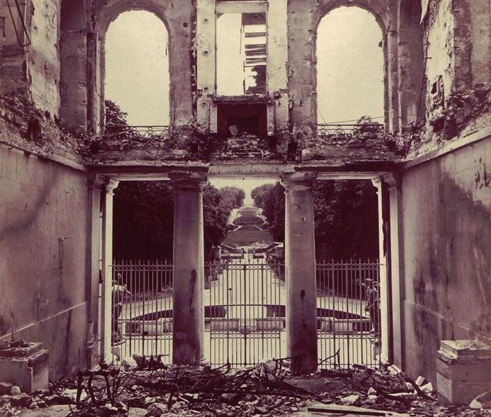 Le château après l'incendie