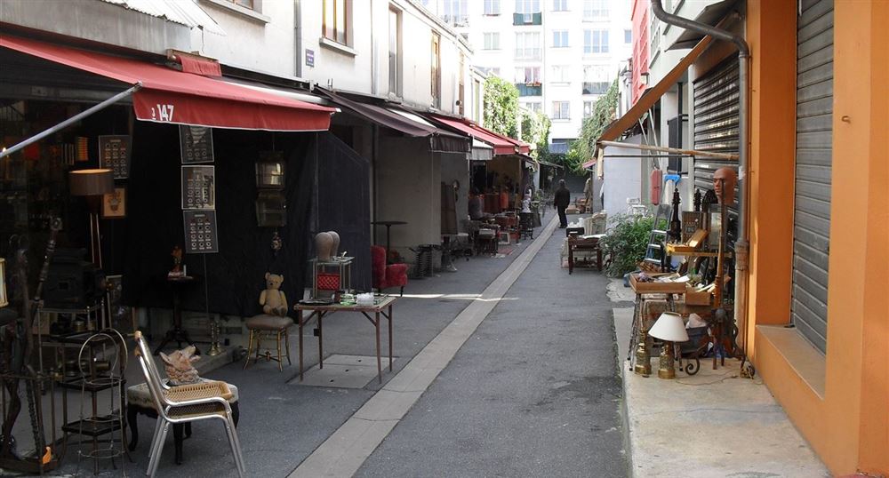 The alleys of the Paul Bert market