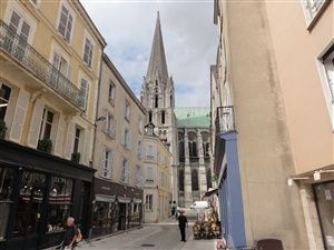 A walk to discover the city of Chartres