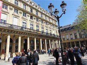 Spaziergang zwischen dem Louvre und dem Palais-Royal