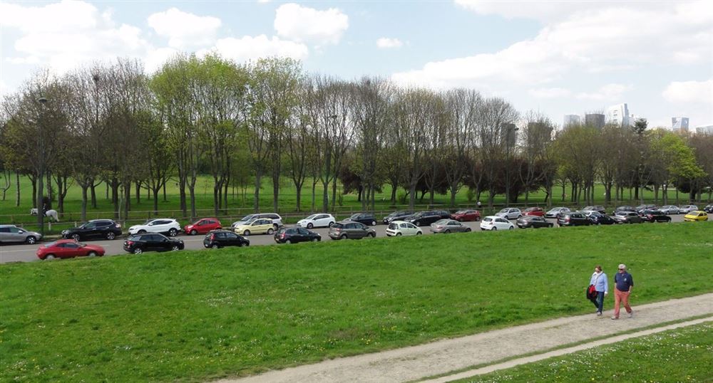 Der Parkplatz für Autos