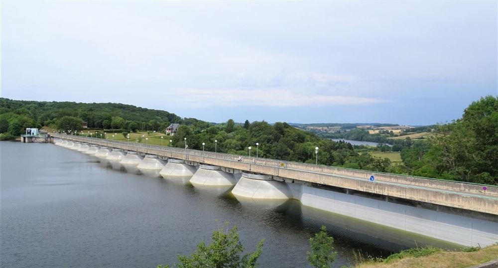 Der Pannecière-Damm