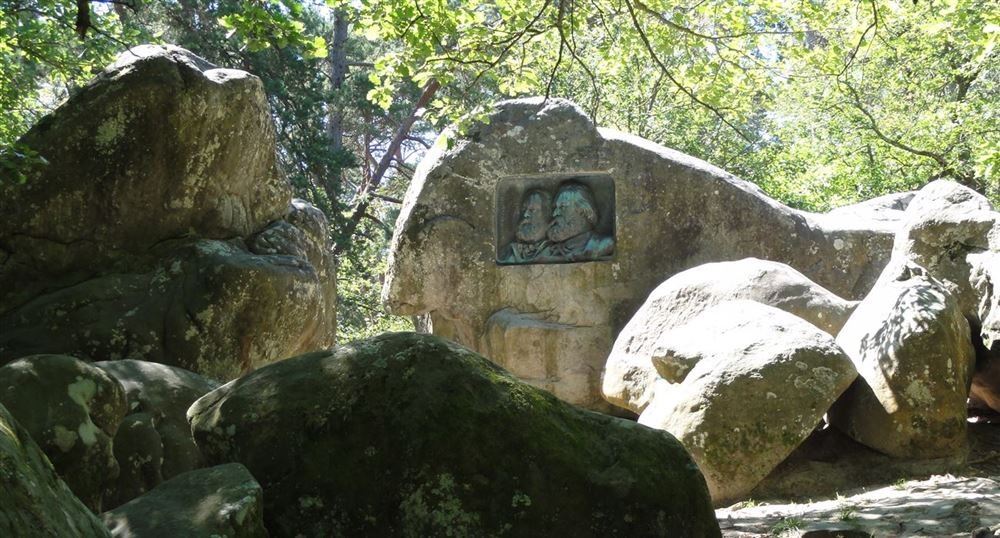 Barbizon dans la forêt de Fontainebleau@https://francedigitale.com/randonnee/afficher/75 